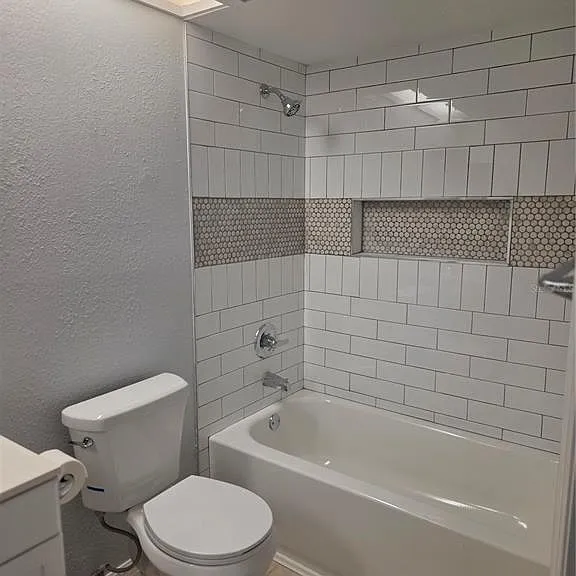743 E Alfred St — Photo 8