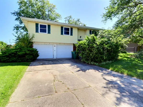 3903 Brookside Dr, Crown Point, IN 46307