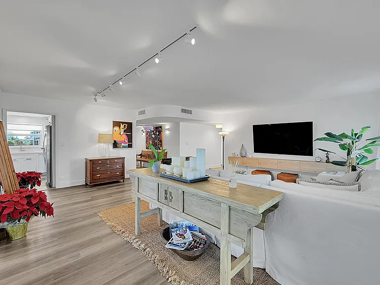 2871 N Ocean Blvd #D302 — Photo 8