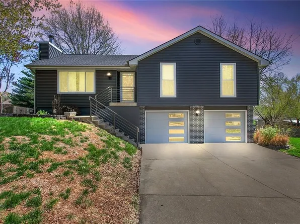 105 Shasta Daisy Dr, Smithville, MO 64089