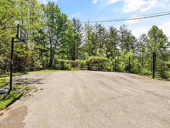 4th image of 1916 Buds Ridge Way