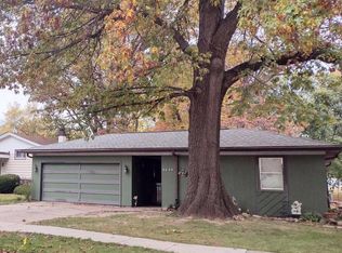2639 44th Street Ct, Moline, IL 61265