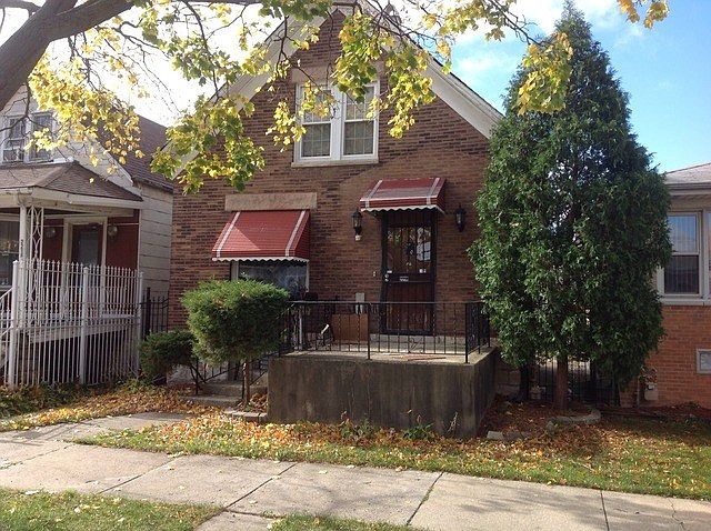 1st image of 2218 N La Crosse Ave