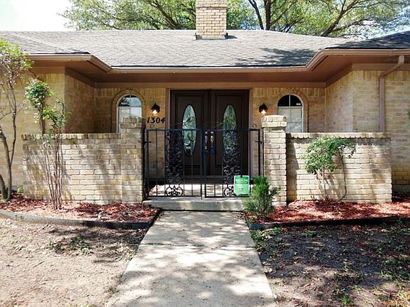 3rd image of 1304 Rockmoor Dr