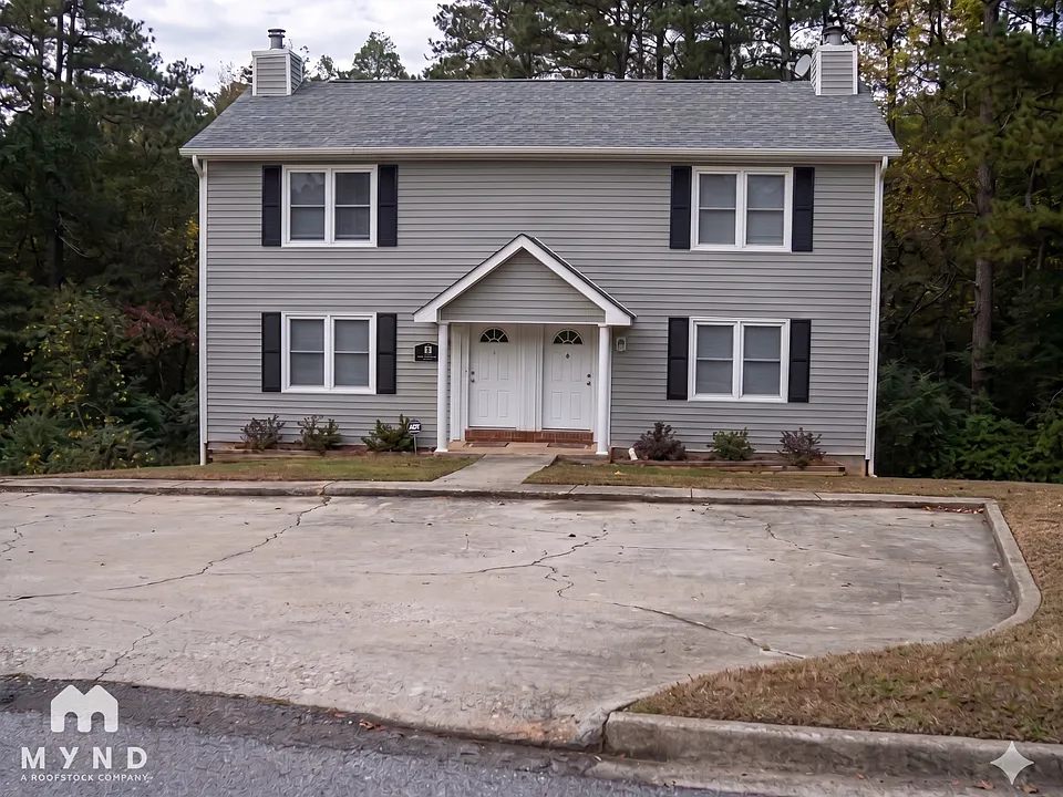 3083 Robie Ln