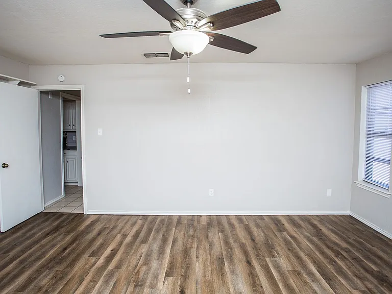 3401 Essex Ave — Photo 12