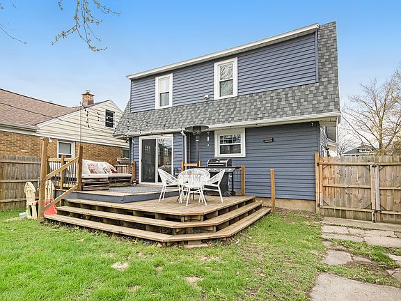 4th image of 945 Lake Michigan Dr NW