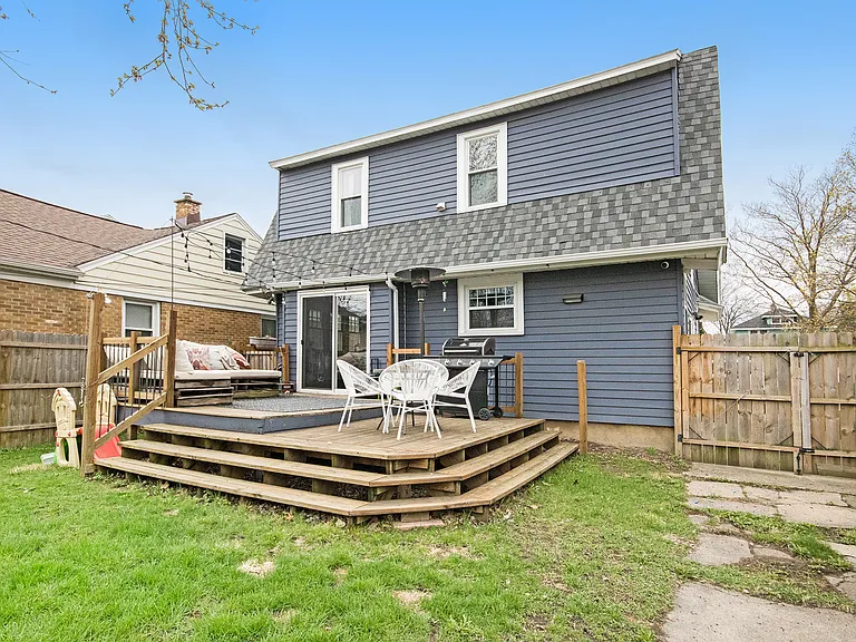 945 Lake Michigan Dr NW — Photo 4