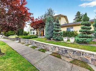 1082 La Loma Dr, Medford, OR 97504