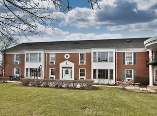 1996 Cherry Ln #2A, Northbrook, IL 60062