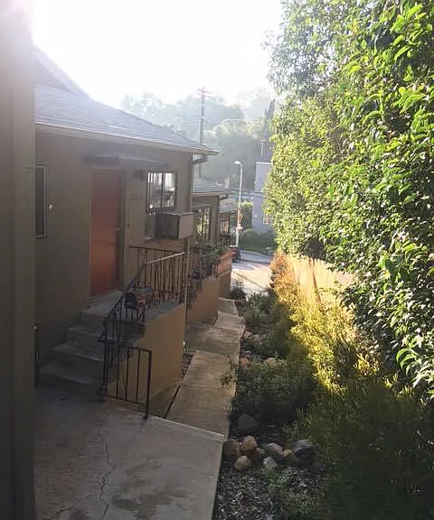 2132 1/2 Griffith Park Blvd — Photo 2