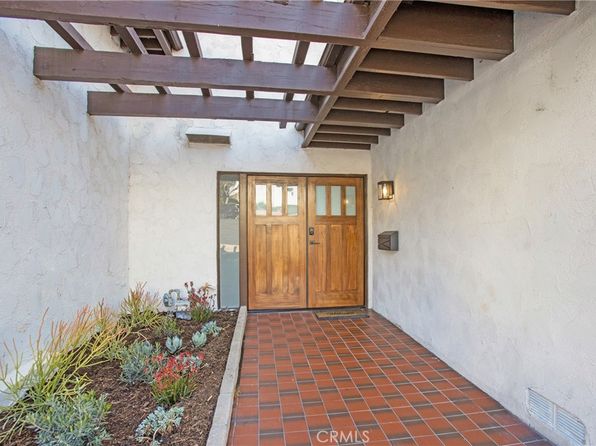 835 Amigos Way APT 8, Newport Beach, CA 92660