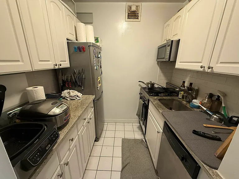 155 E 34th St #3N — Photo 6