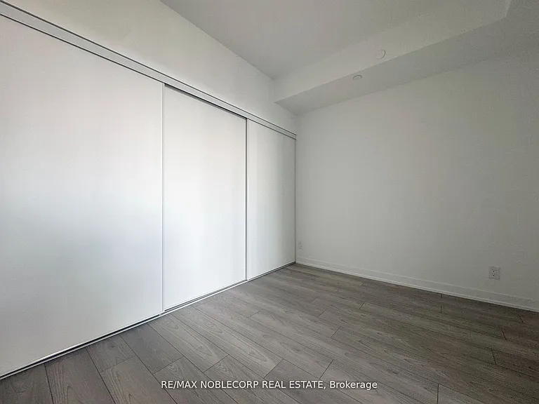 285 Dufferin St #1019 — Photo 15