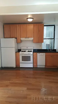 Rented by Hillel Realty Group | media 6