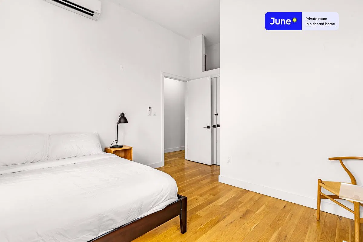 Full bedroom in 5 bed/3 bath home in Ridgewood #1408 B — Photo 3