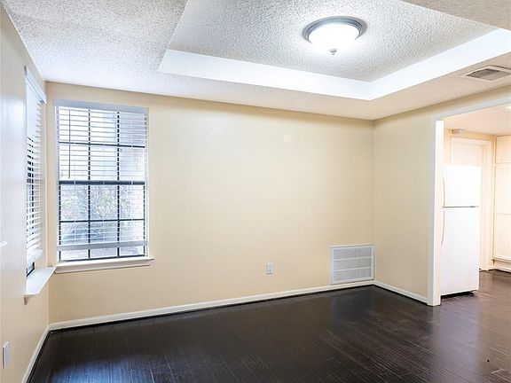 4th image of 919 Mountain Meadows Dr