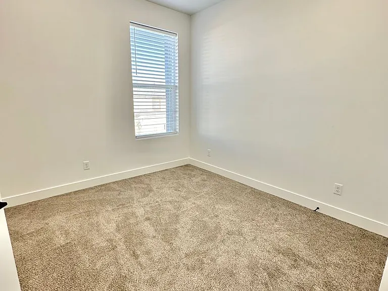 329 S 1930 W — Photo 21