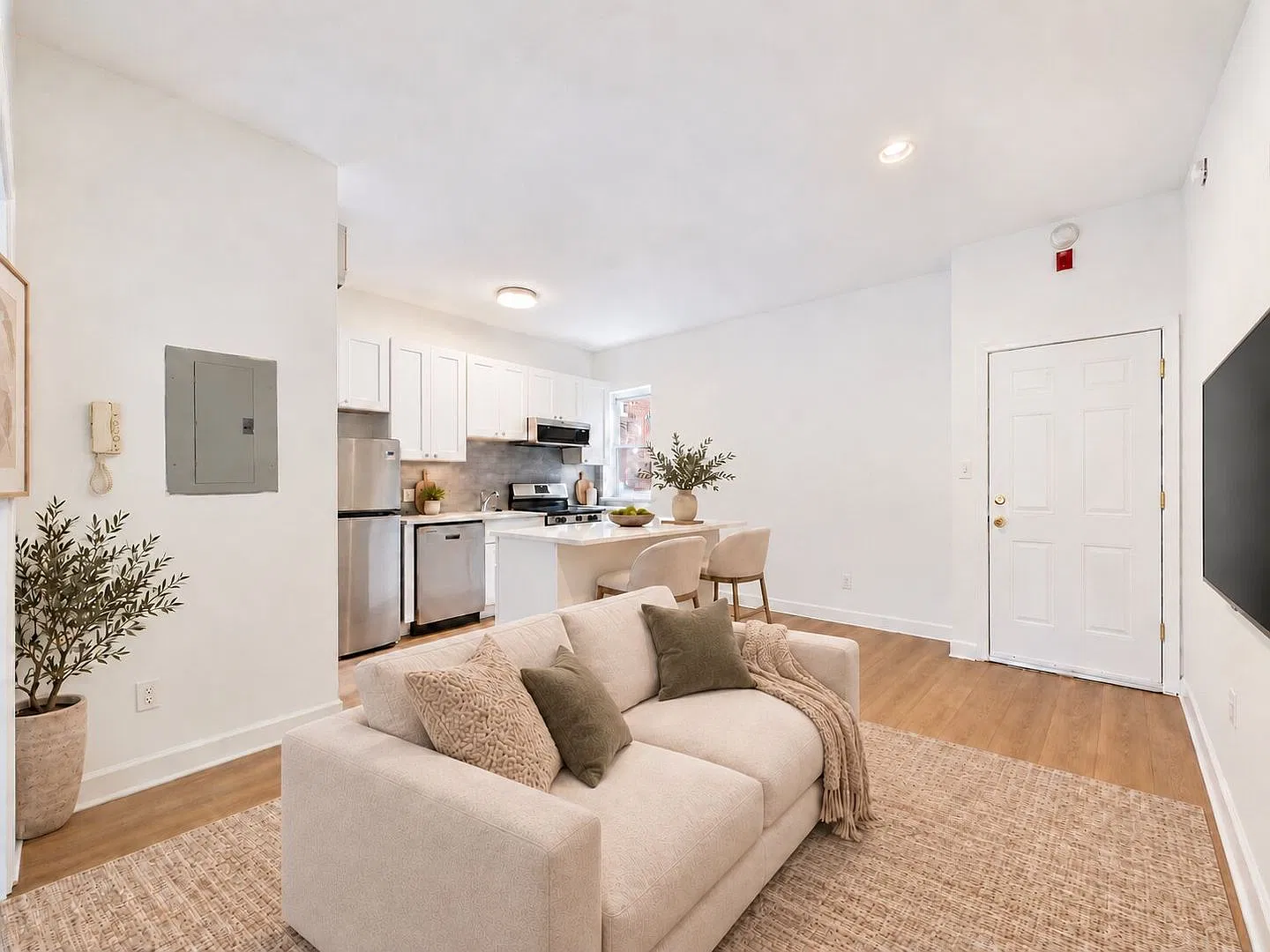 1734 Mount Vernon St — Photo 3