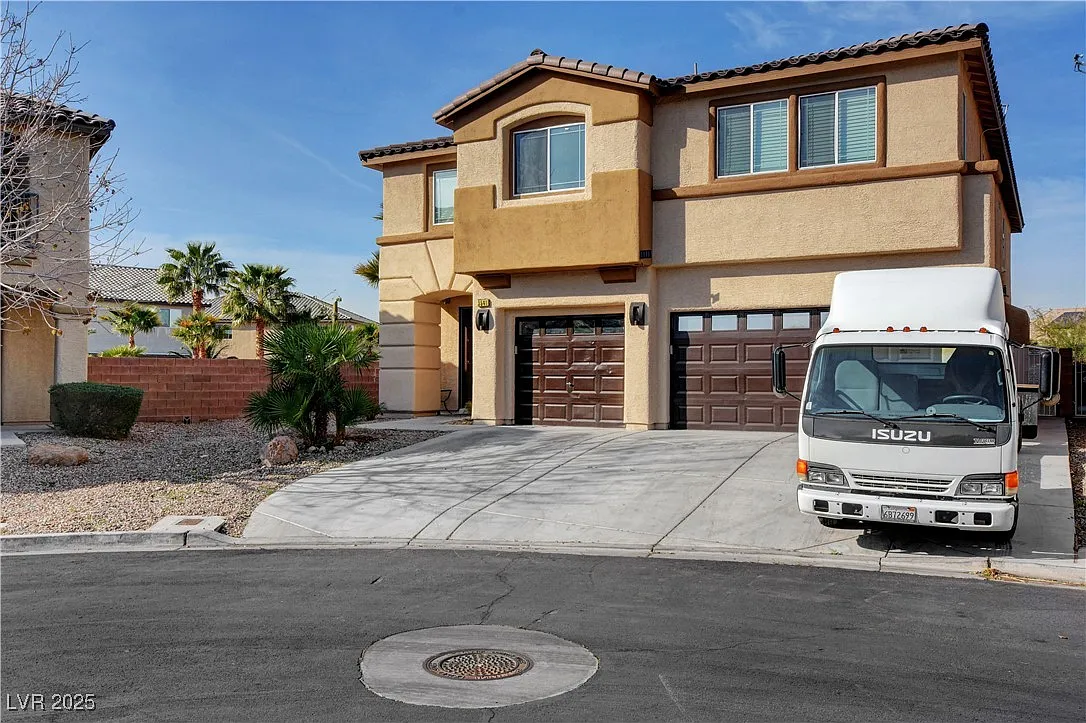 5 bed, 3.5 bath, 3765 sqft, $5,000 — Photo 1