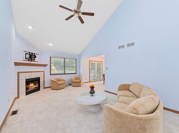 4th image of 8451 Sandalwood Ct