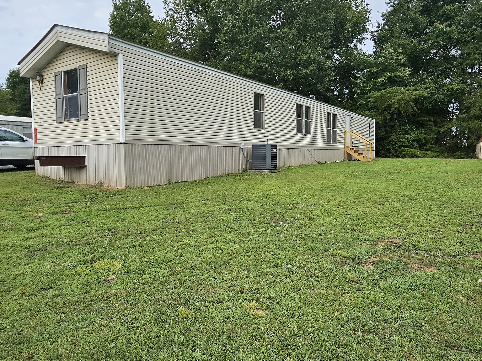3 bed, 924 sqft, $1,100 — Photo 2