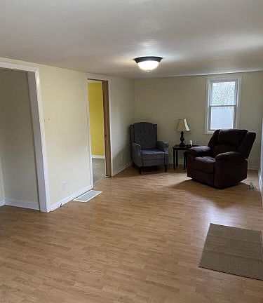 5th image of 248 Parkway St
