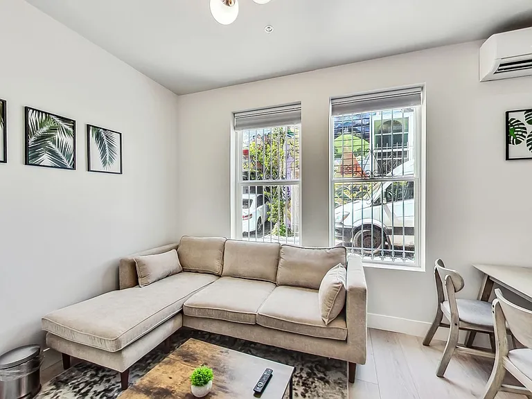 1026 Capp St — Photo 2