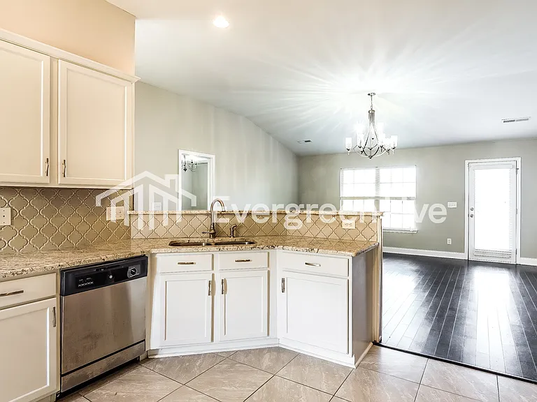 212 Hillcrest Dr — Photo 8