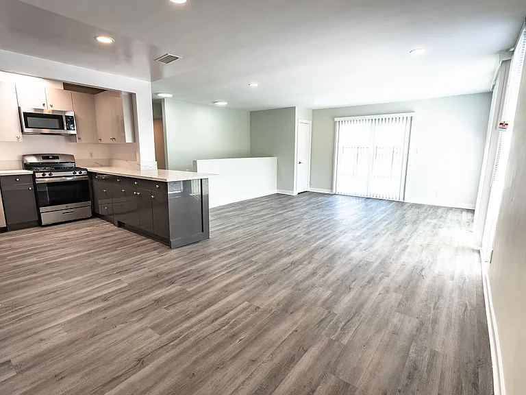 1944 Whitley Ave. — Photo 22