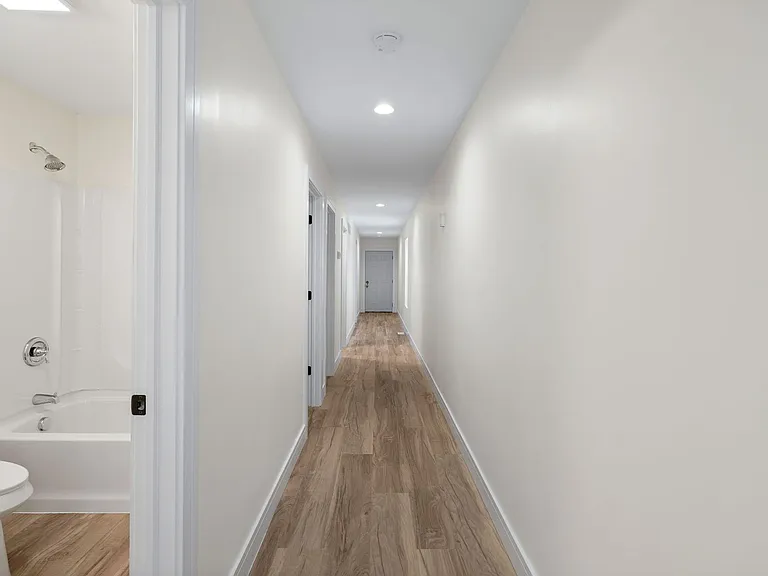 320 W Madison St — Photo 12