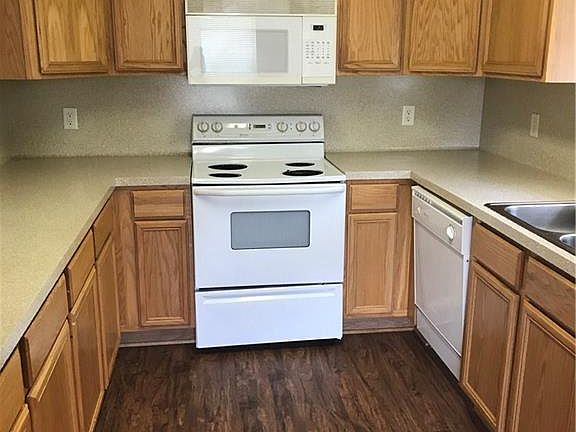 4th image of 943 Crepe Myrtle St