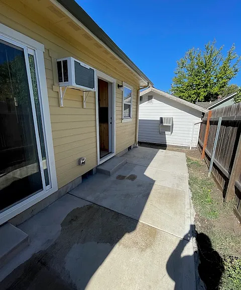 164 N Laurel St #2 — Photo 17