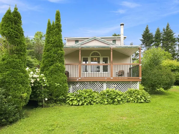 9039 Saint Margarets Bay Rd, Queensland, NS B0J 1T0