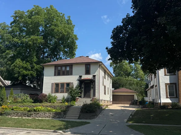 8010 Gridley Ave, Wauwatosa, WI 53213