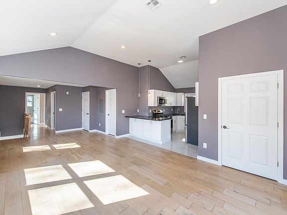 2nd image of 17 Jersey St Floor 2