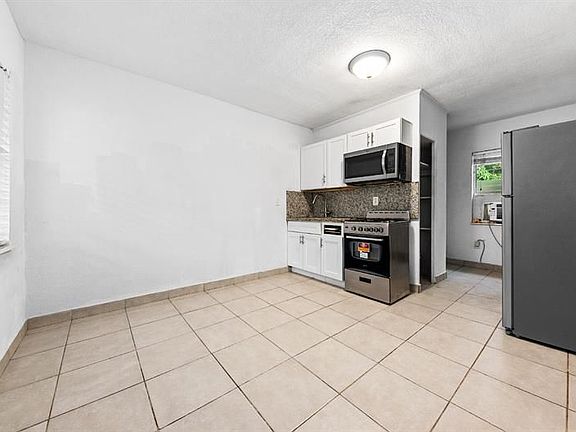 4th image of 711 N 4th St #3