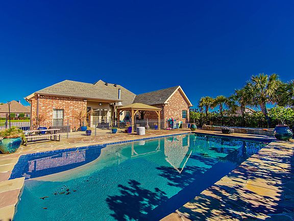 5th image of 385 Sugar Highland Blvd