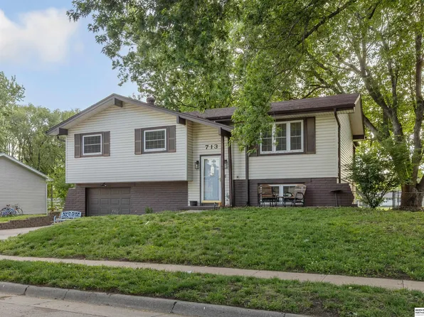 713 N 12th St, Blair, NE 68008