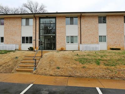 10117 Sakura Dr APT H, Saint Louis, MO, 63128