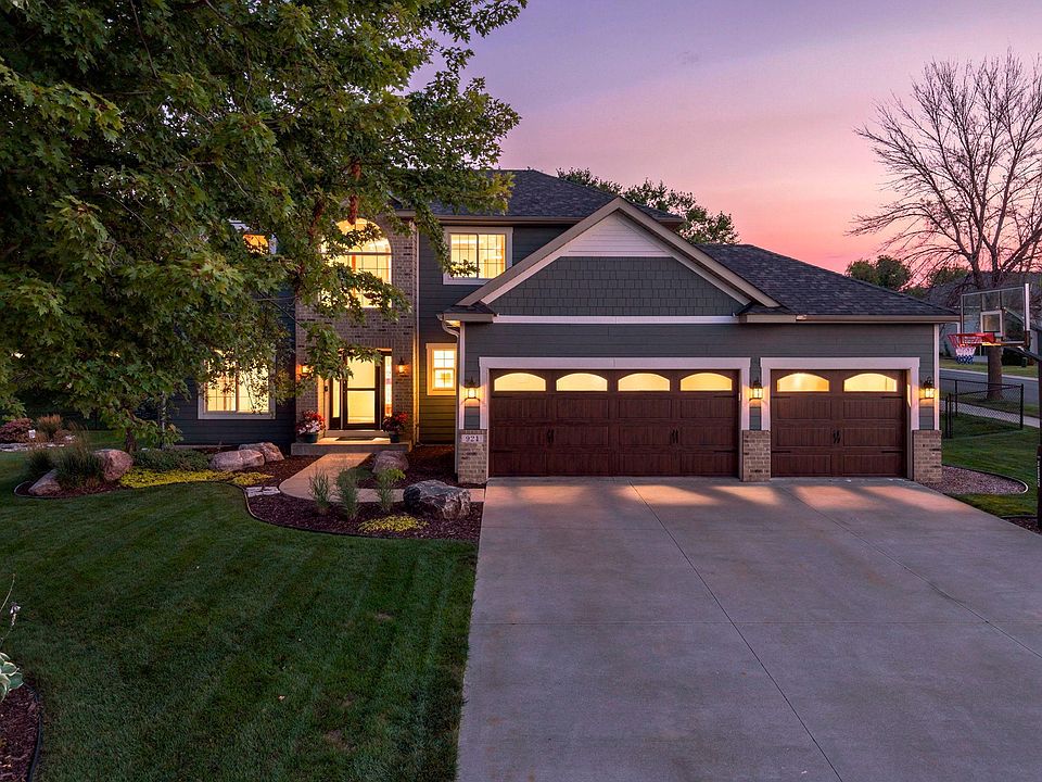 1st image of 921 Bridle Creek Dr