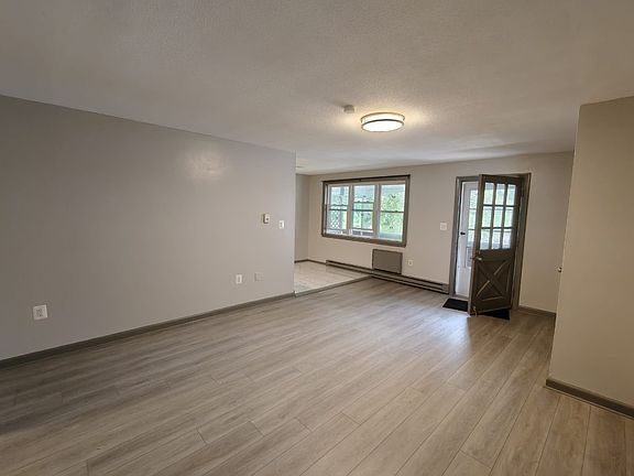 3rd image of 15 Regan St