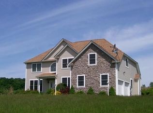 4 Gala Ln, Milton, NY 12547