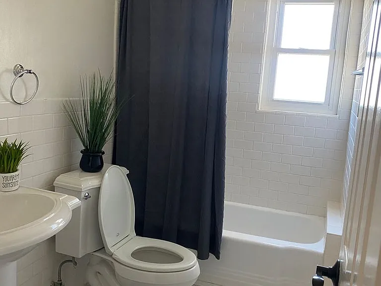 1023 E 1st St #16 — Photo 9