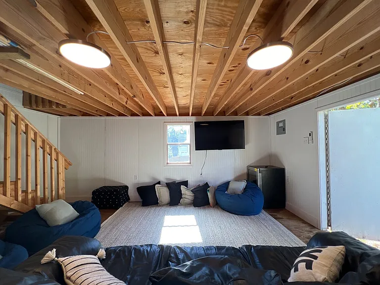 Building's Lounge