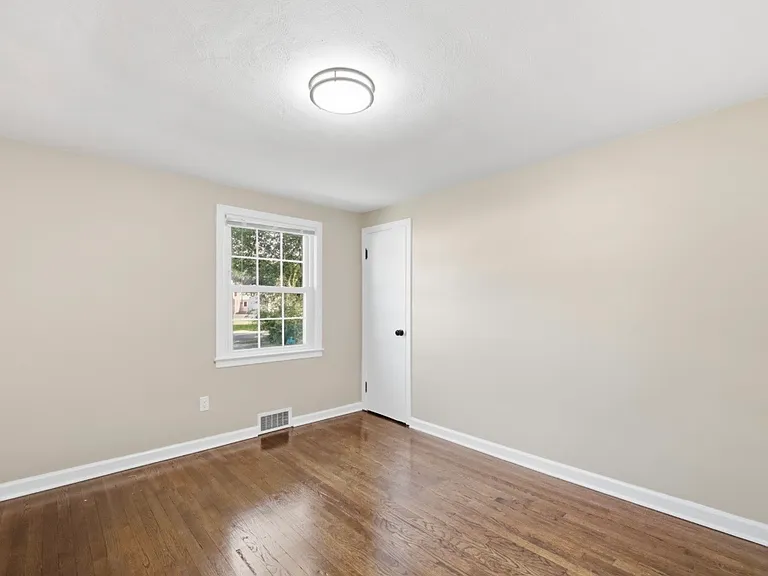 99 Lang St — Photo 11