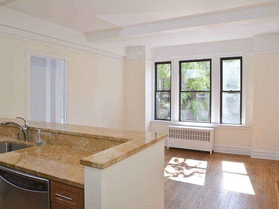 1st image of 34 W 72nd St #65