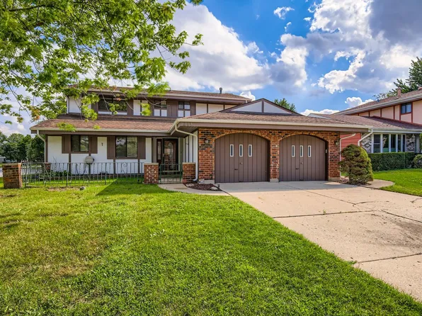 214 Cambridge Ln, Bloomingdale, IL 60108