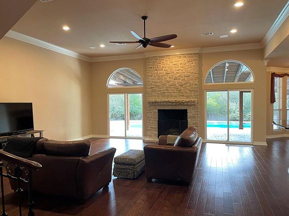 5th image of 3606 Wooded Creek Cir