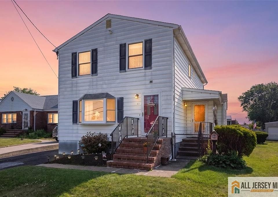 1st image of 61 Beech St